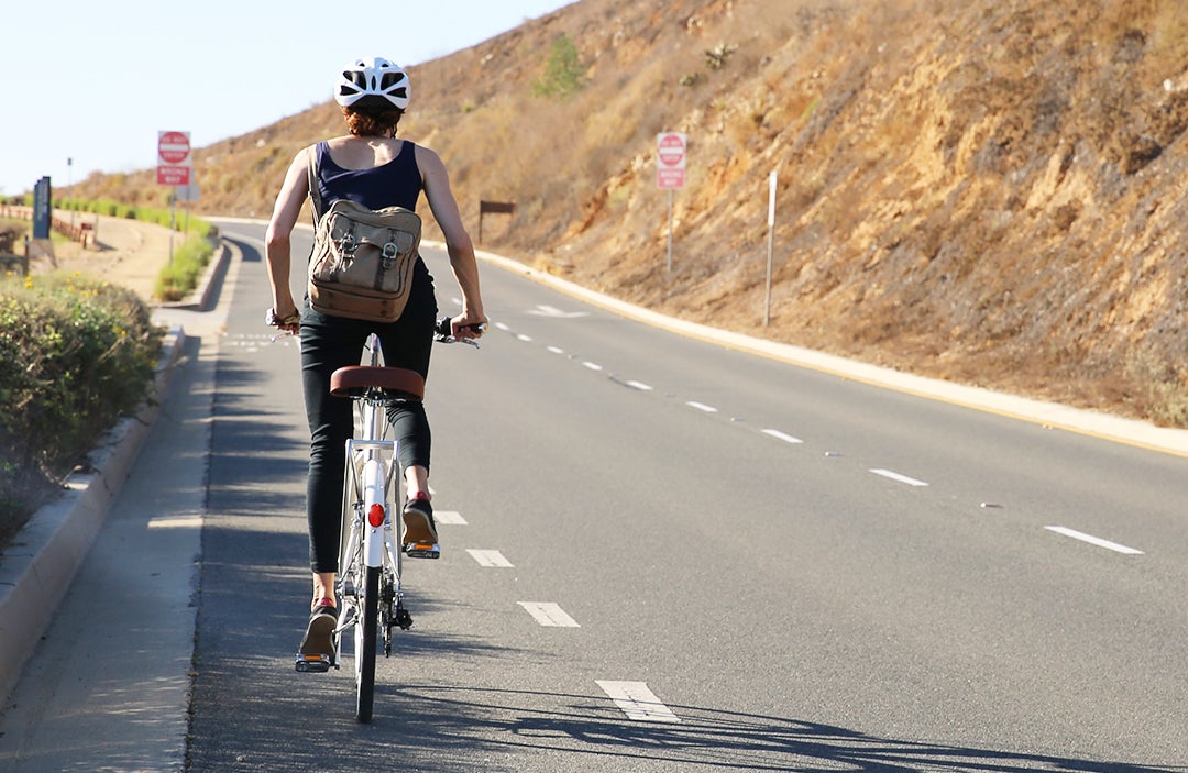 A/O Maya Limited 7-Speed Hybrid Commuter Bicycle Hero Image